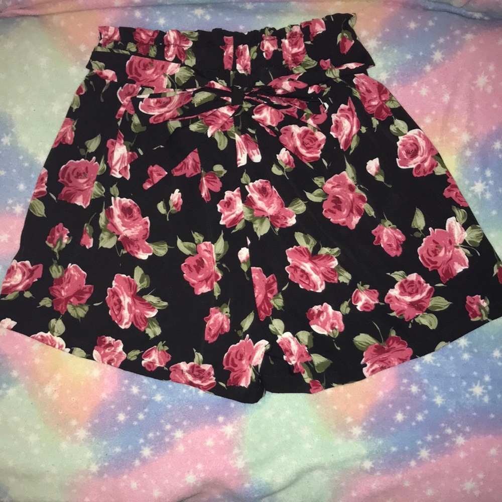 Rose print shorts with bow tied waist